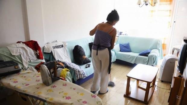 Así es la prestación por desempleo de las empleadas del hogar: cuantías y requisitos