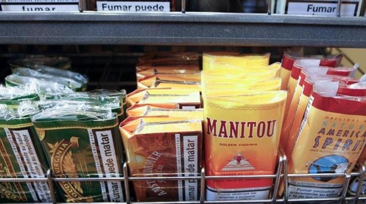 Tabaco de liar expuesto en un Estanco