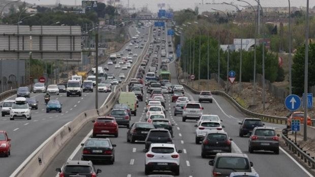 La operación salida más cara de la historia con los carburantes por encima de los dos euros el litro