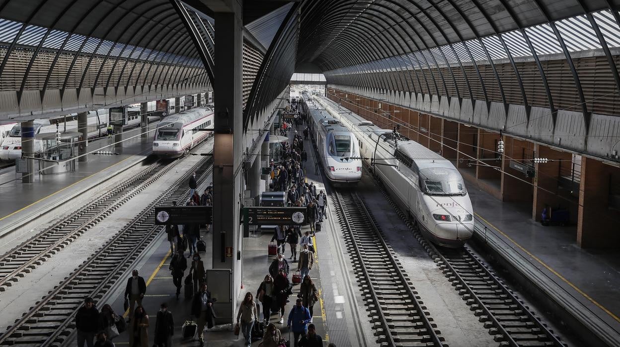 Trenes AVE en la estación de Santa Justa