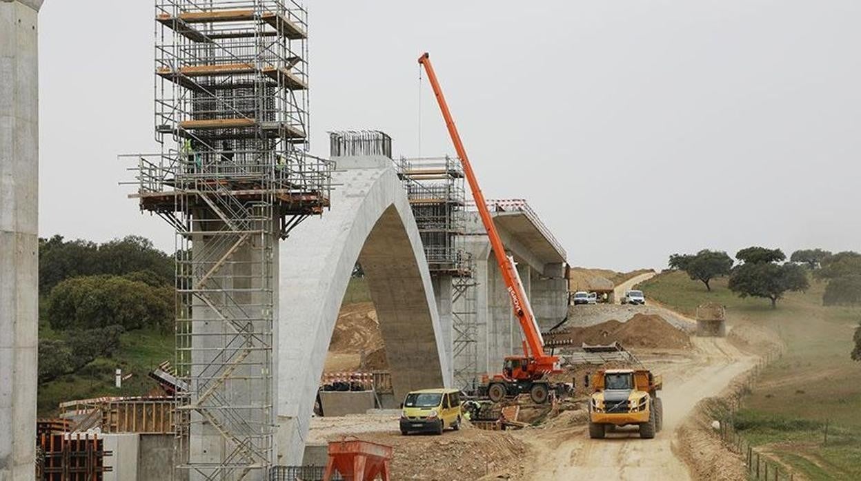 Obras de construcción del tramo de alta velocidad entre Freixo y Alandroal