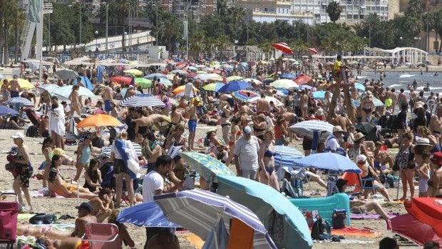 'Efecto champán': el turismo teme un frenazo de la demanda en otoño tras un verano de récord