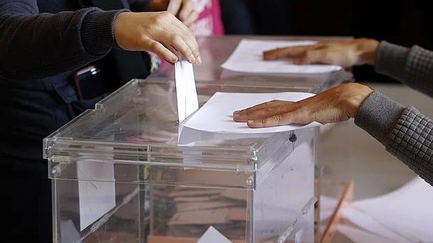 La participación baja un punto respecto a las elecciones generales de 2011