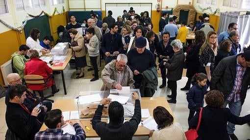 Colegio electoral en Triana