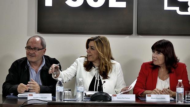 Juan Cornejo, Susana Díaz y Micaela Navarro, este lunes durante la ejecutiva