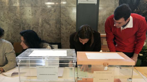 Urnas en las elecciones generales del 20 de diciembre