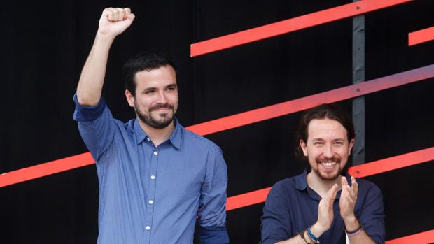 Alberto Garzón y Pablo Iglesias, en Barcelona