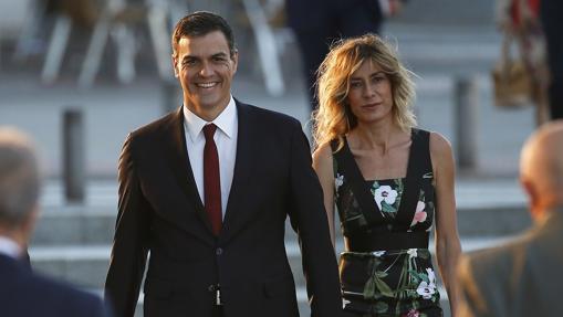 Pedro Sánchez llegó al debate el lunes acompañado de su mujer, Begoña Gómez