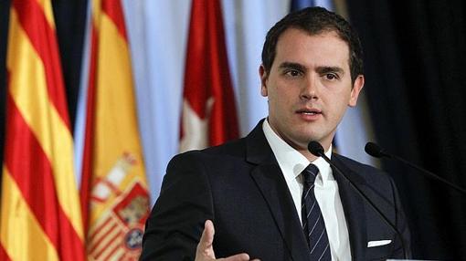 Albert Rivera tiene buena pronunciación y se hace entender