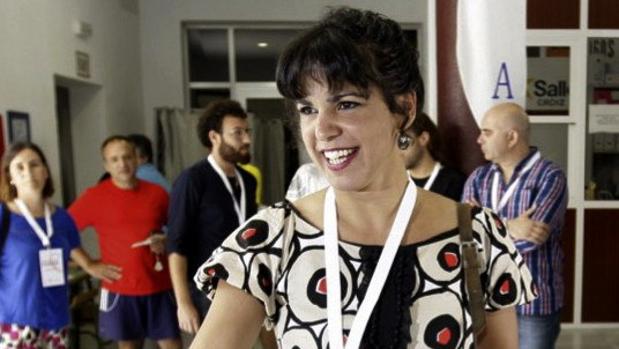 La secretaria general de Podemos Andalucía, Teresa Rodríguez, vota en el colegio La Salle Viña de Cádiz