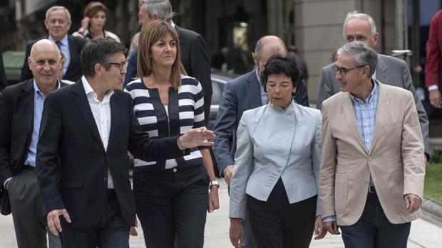 Idoia Mendia, Patxi López e Isabel Celàa, entre otros dirigentes del partido, este jueves en Bilbao