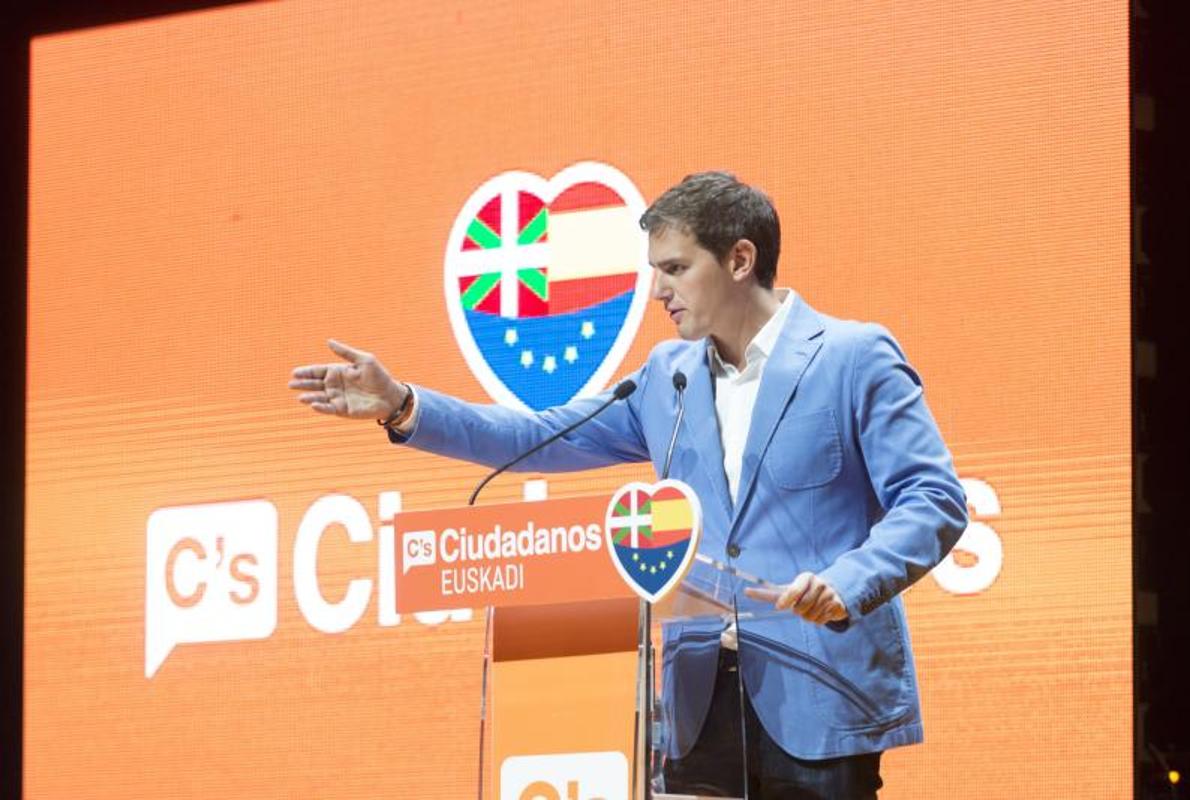 Albert Rivera, en el mitin de Ciudadanos de este domingo en Vitoria