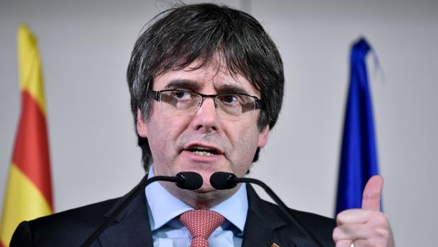 Puigdemont (JuntsxCat): «La república catalana ha ganado a la monarquía del 155»