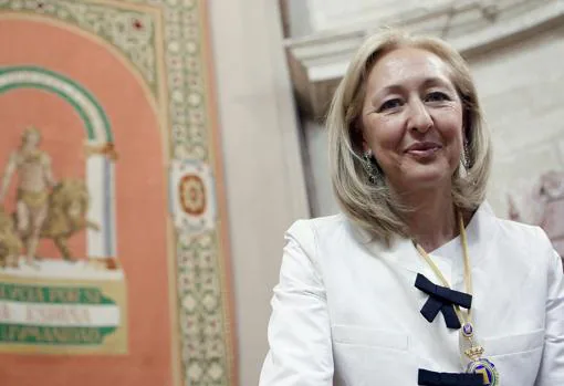 Coves, tras ser elegida por unanimidad presidenta del Parlamento de Andalucía de la VIII Legislatura