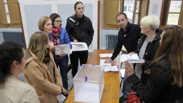 Los plazos y los que hay que aportar para una mesa electoral en elecciones andaluzas