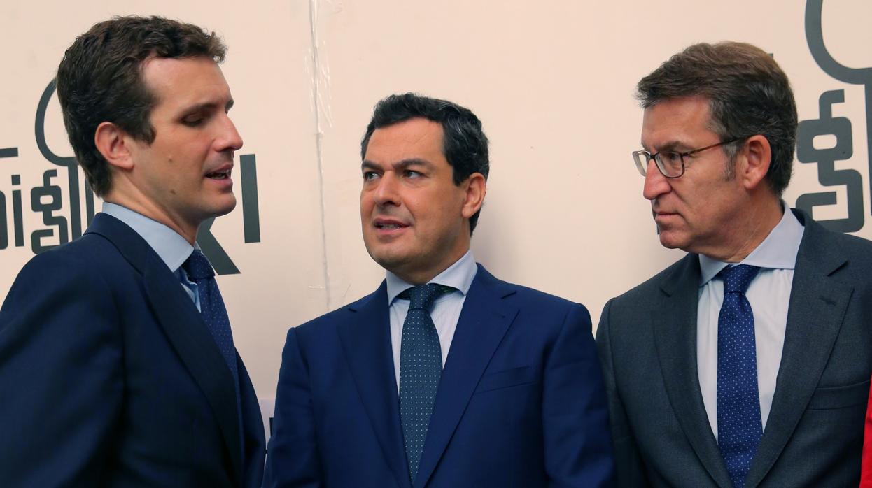 Casado, Moreno y Núñez Feijoo en el desayuno imformativo del candidato a la Presidencia de la Junta