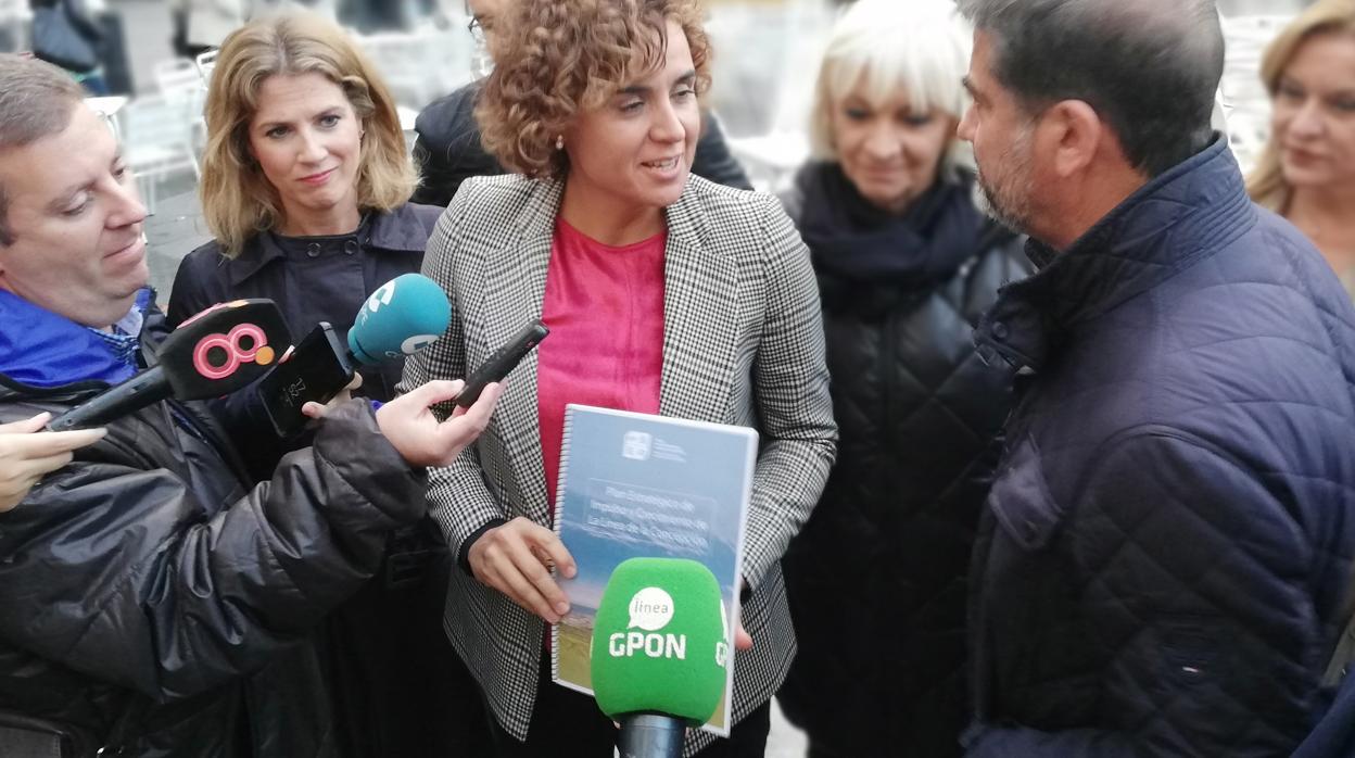 Dolors Montserrat, junto al presidente del PP en La Línea de la Concepción