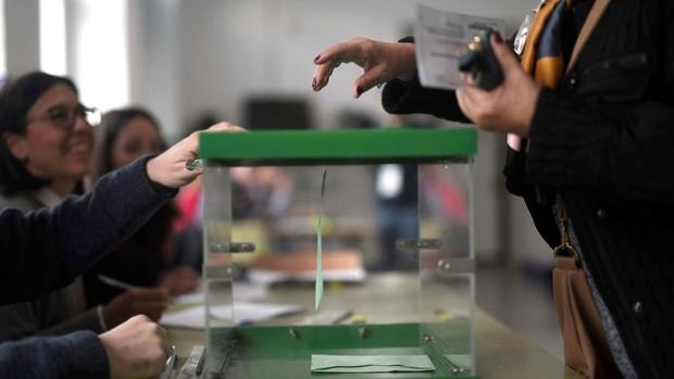 Programas electorales de PP, Ciudadanos y Vox en Andalucía: puntos en común para negociar un acuerdo