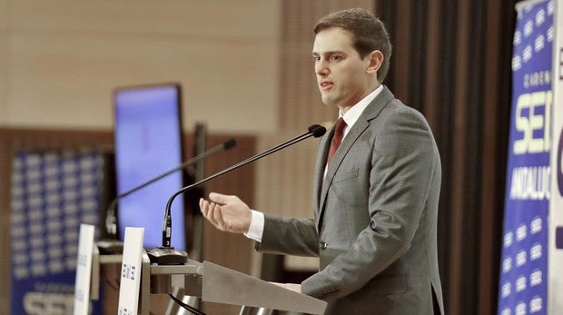 Albert Rivera pide a Susana Díaz que se abstenga para permitir el cambio y aislar a los populistas