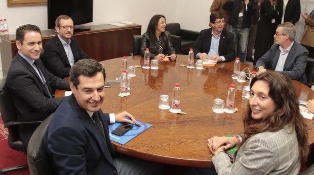 PP y Ciudadanos sellarán este lunes el acuerdo político para el Gobierno del cambio en la Junta de Andalucía