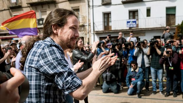 Iglesias tilda de «gilipollez» que Cortés diga que Sánchez se sienta a la mesa con criminales y violadores