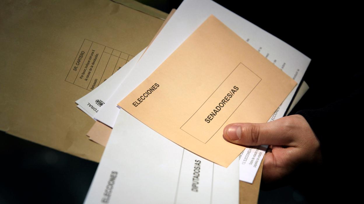 La Junta Electoral Central ha ampliado el voto por correo al 25 de abril