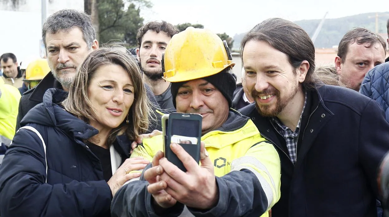 Iglesias se fotografía con un simpatizante de Podemos