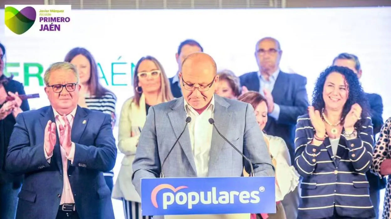 Javier Márquez, candidato a la alcaldía de Jaén, junto a miembros de sus candidatura