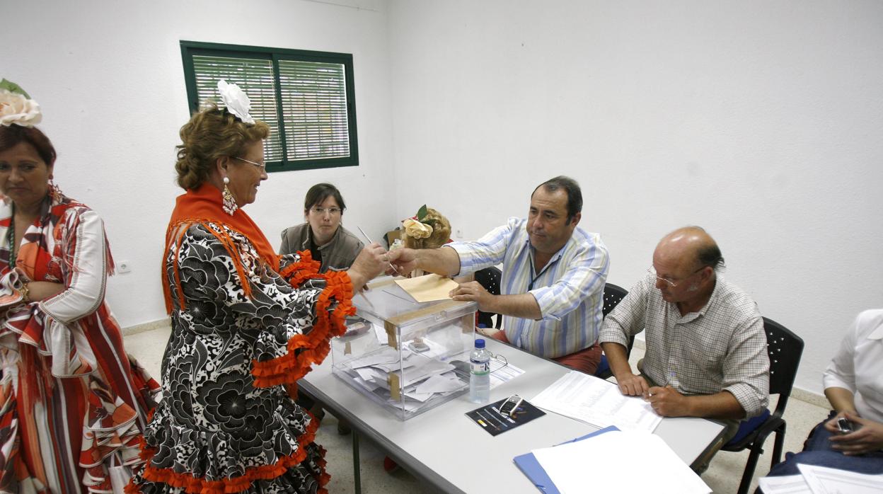 Electores vestidas de flamenca en 2015