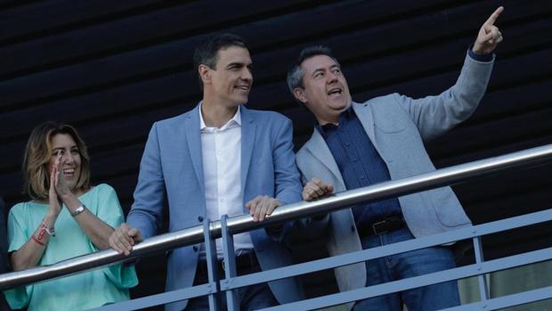 Pedro Sánchez pide en Sevilla un «voto coherente» para «frenar del todo a las tres derechas»