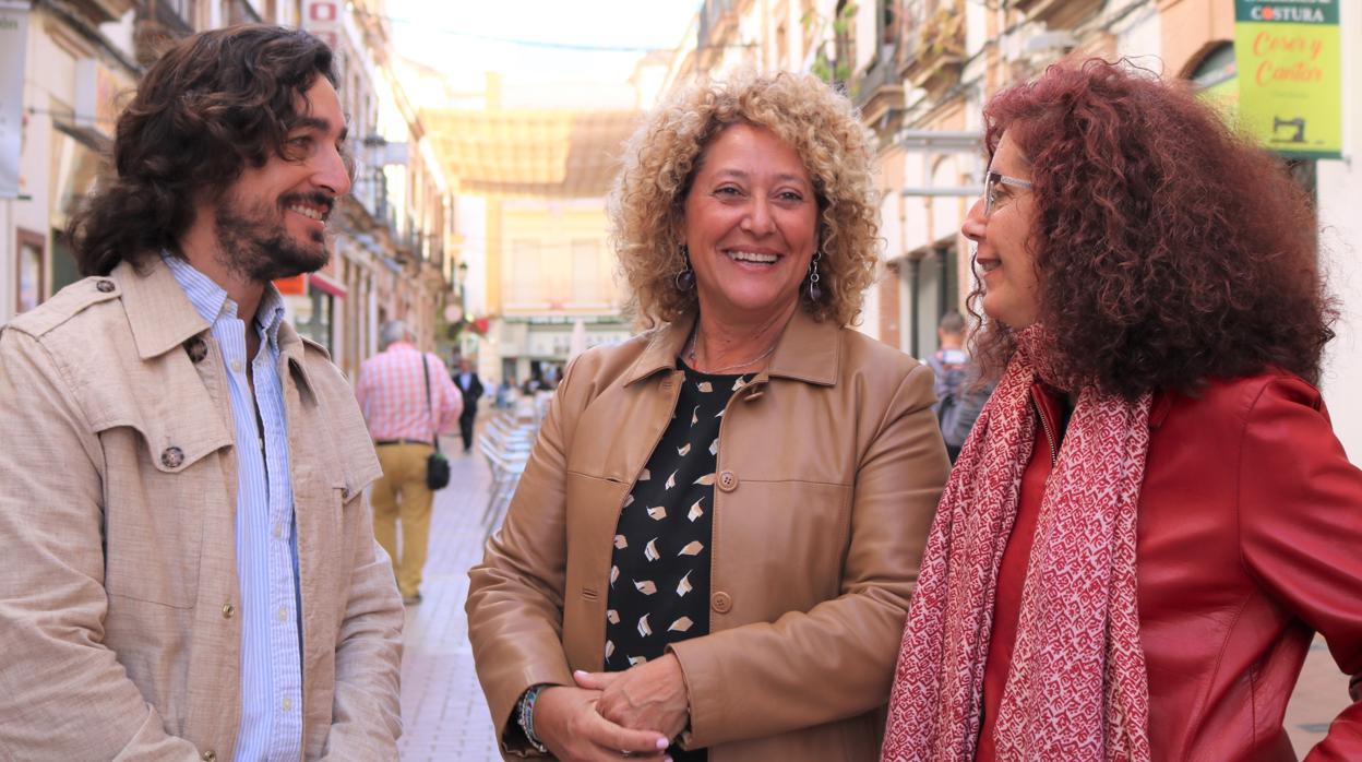 La candidata popular, Pilar Marín, en el centro de la imagen