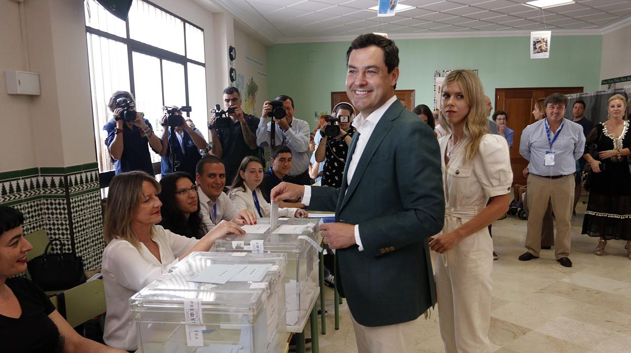 Juanma Moreno votó esta mañana en Málaga