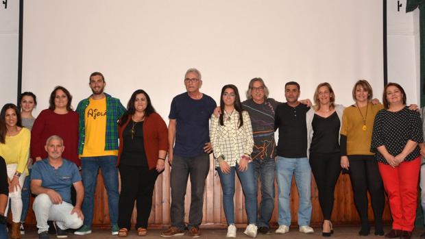 Una hermana del candidato Diego Cañamero vota dos veces a su familiar en un colegio electoral de El Coronil