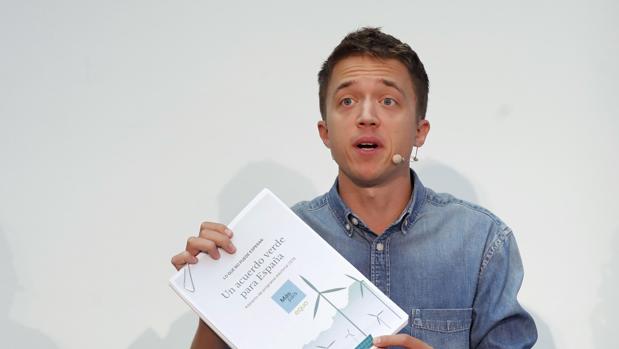 Errejón presenta su programa electoral «verde»: voto a los 16 años, menos vuelos y cuatro días laborables