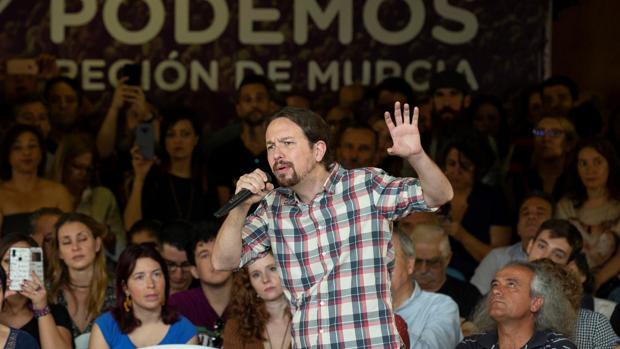 Iglesias exige a Sánchez no hacer «munición electoral» de la exhumación de Franco