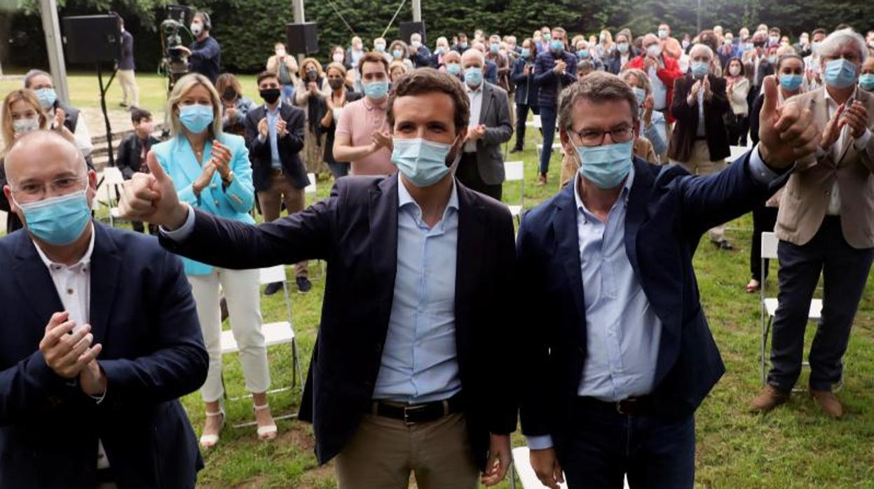 Casado y Feijóo en el primer acto de precampaña tras el coronavirus