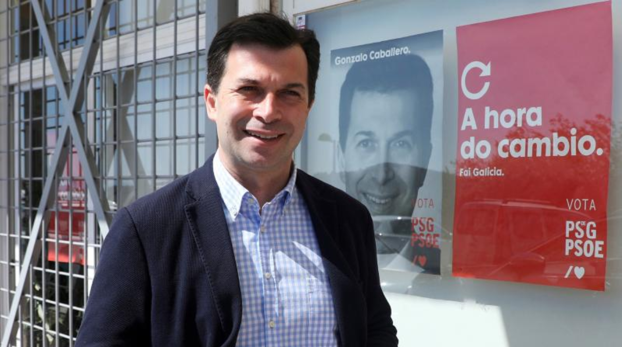 Caballero entrando en la sede socialista, este lunes