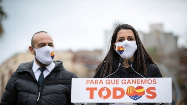 Inés Arrimadas critica las palabras de Pablo Casado: «Digo lo mismo del 1-O que lo que dije el día 2»