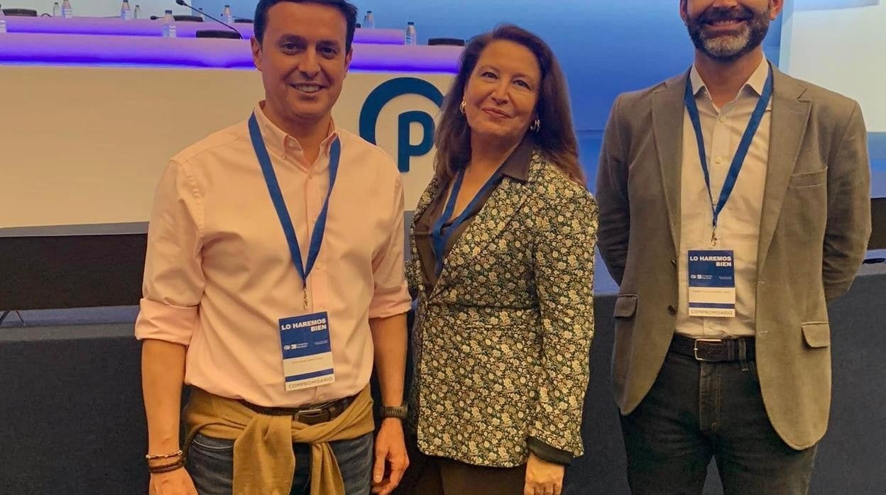 El presidente del PP de Almería, Javier A. García, junto a Carmen Crespo y Ramón Fernández-Pacheco