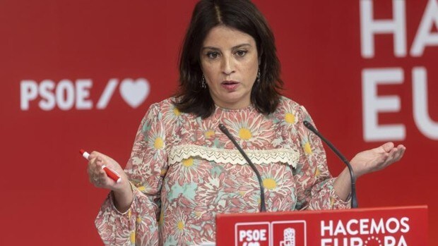 Adriana Lastra copia a Vox y llama «derechita cobarde» al PP por ocultar sus siglas