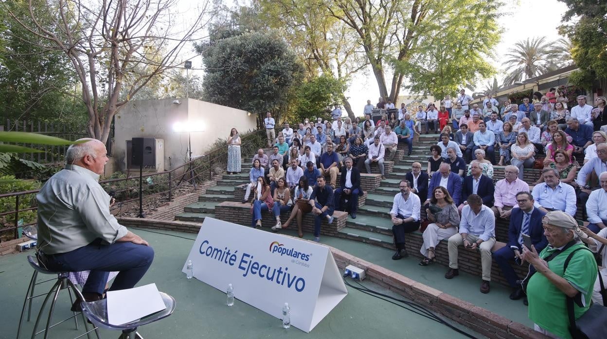 El consejero de Salud y Familias, durante su intervención en el Jardín Botánico