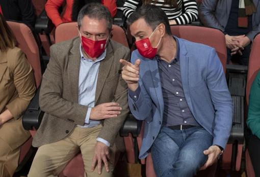 El secretario general del PSOE y presidente del Gobierno, Pedro Sánchez, y el secretario general del PSOE-A, Juan Espadas