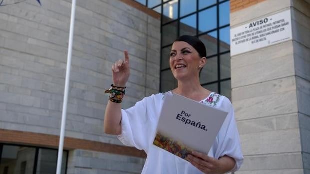 Macarena Olona pide la suspensión del trámite para su baja del padrón de Salobreña