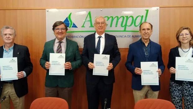 Agua y comunicaciones centran las peticiones de los empresarios de Almería a los candidatos del 19J