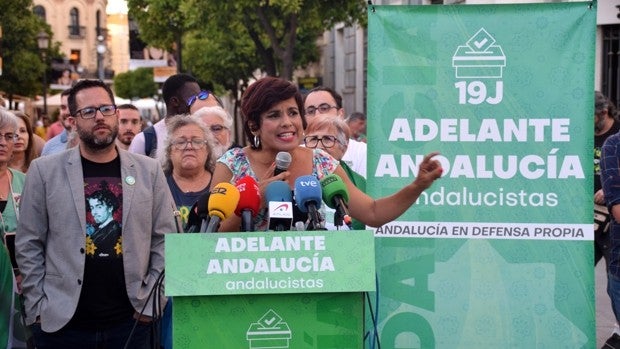 Adelante Andalucía apela a los defraudados con Sánchez y Moreno Bonilla en el inicio de campaña