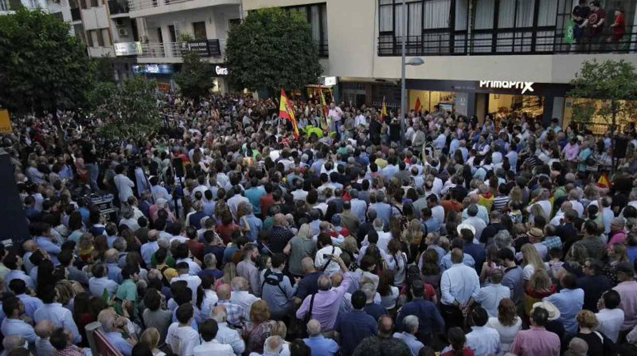 El acto atoró la calle Asunción de Sevilla