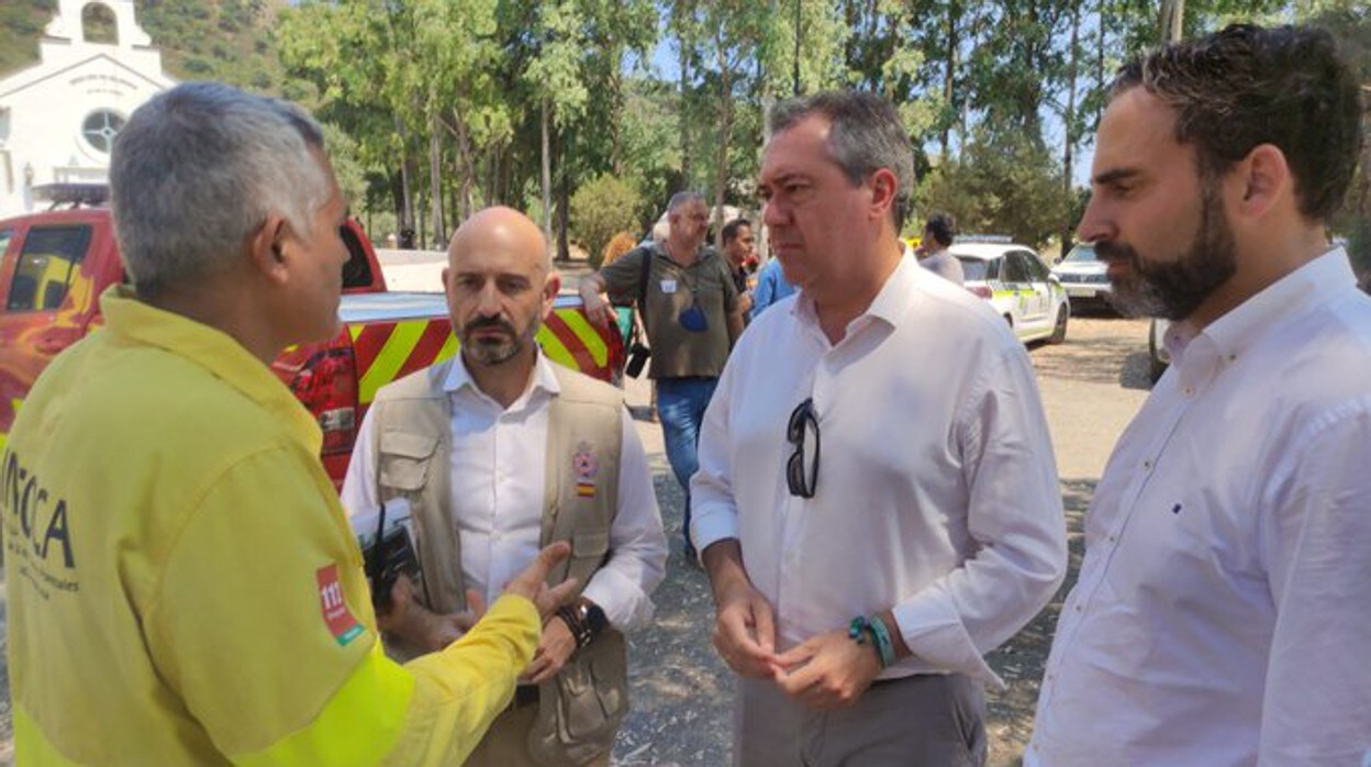 El candidato del PSOE, Juan Espadas, en el Puesto de Mando Avanzado en Benahavís
