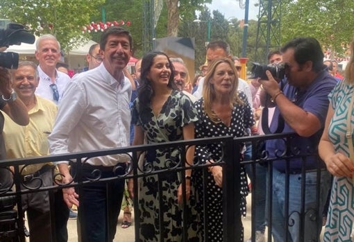 Arrimadas y Marín, a las puertas de la caseta del PP