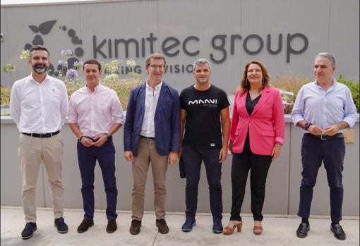 Miembros del PP andaluz en la visita a la empresa Kimitec en Vícar con Núñez Feijóo