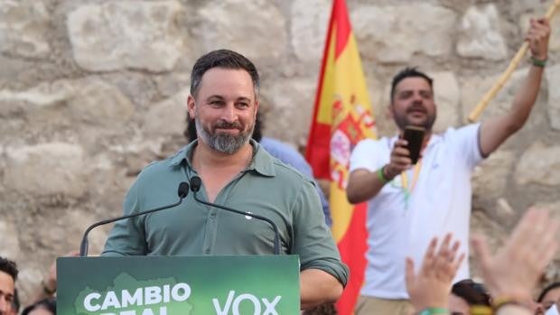 Abascal, en Lucena (Córdoba): «Vox votará en contra de cualquier investidura que no suponga un cambio real»